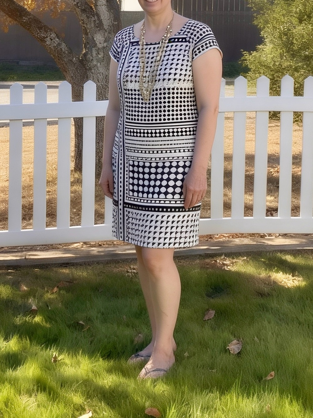 Black & White Geometric Short-Sleeve Shift Dress